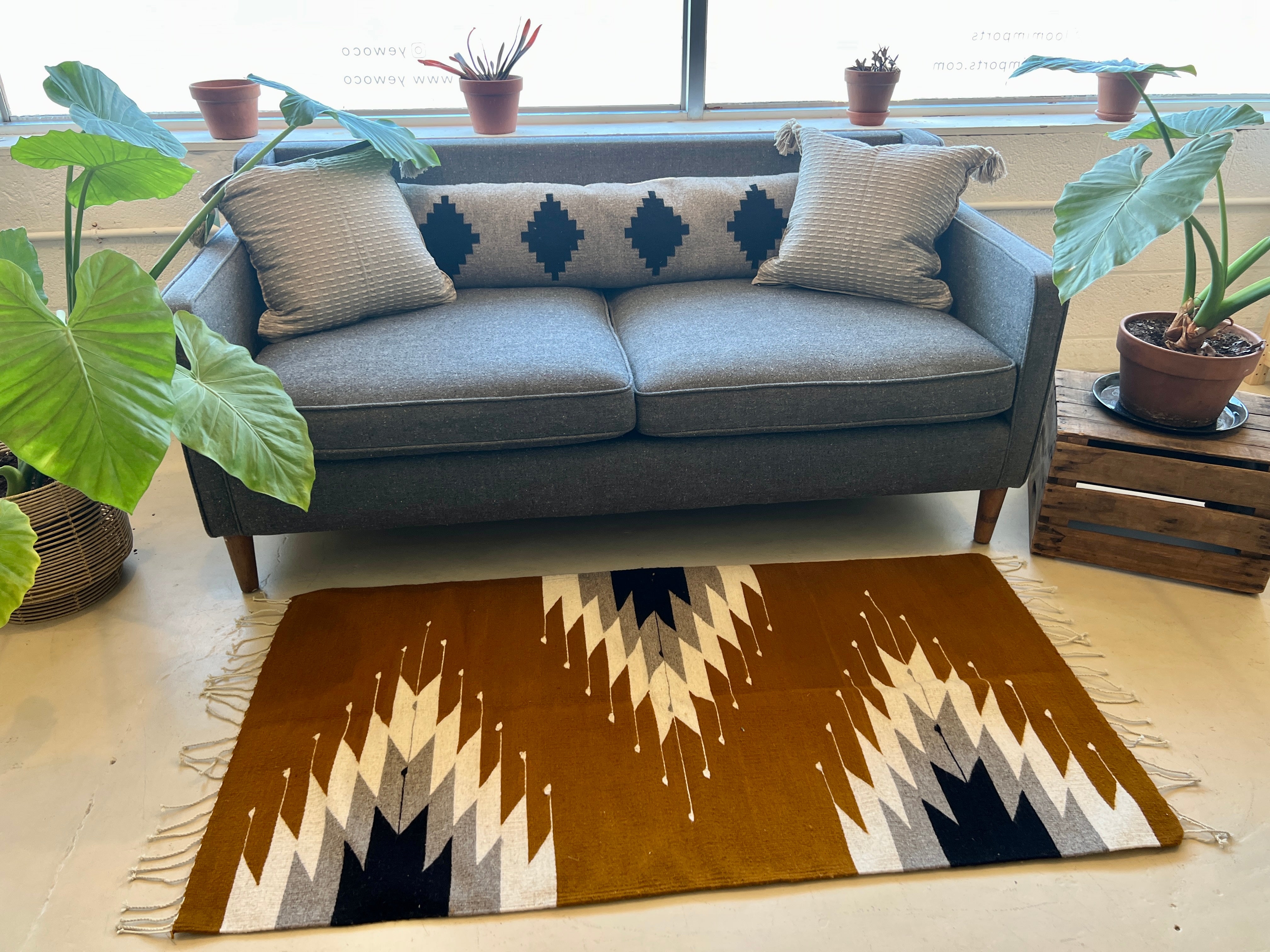 Loom Imports Rug № 1