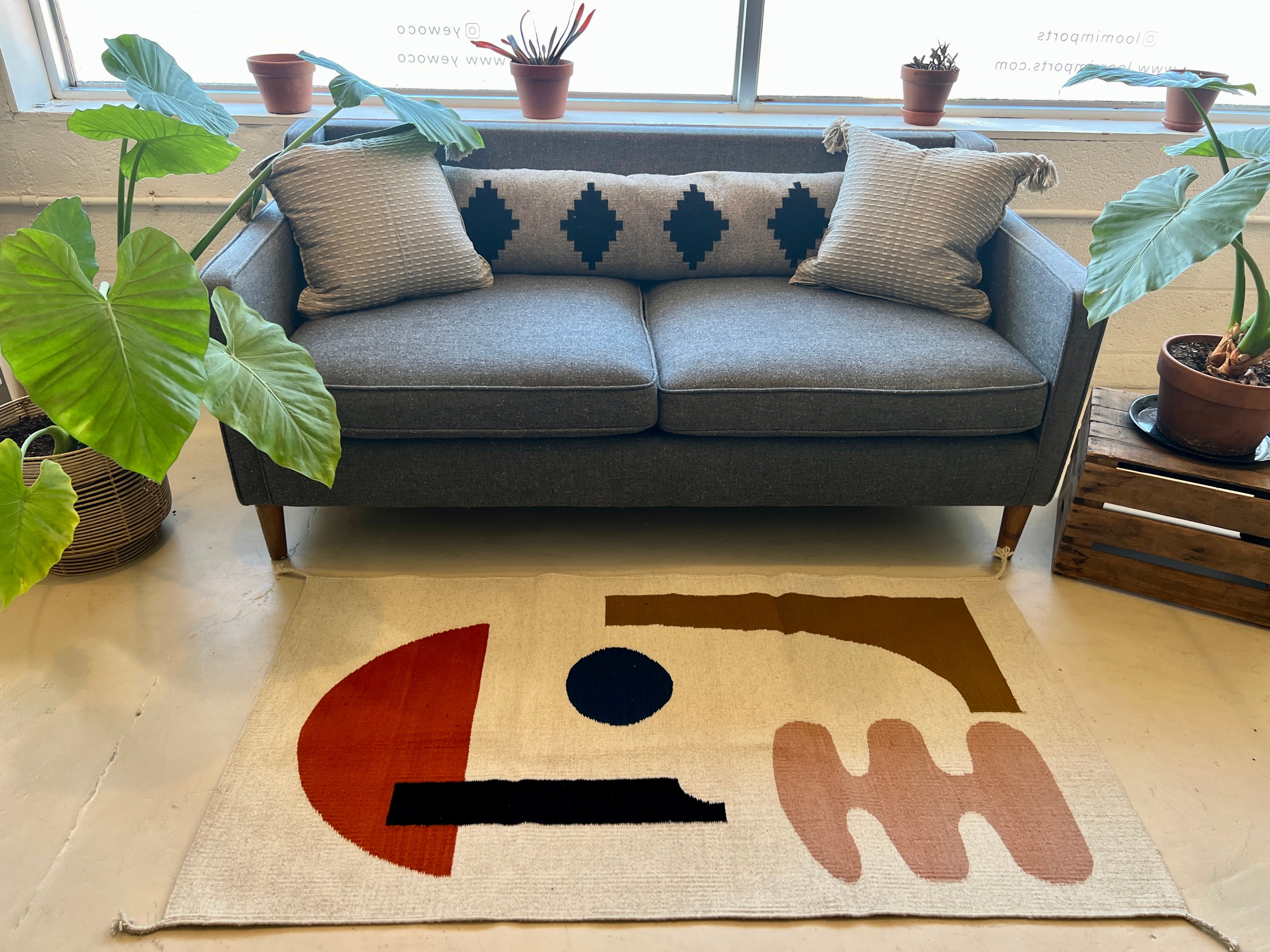 Loom Imports Rug № 1