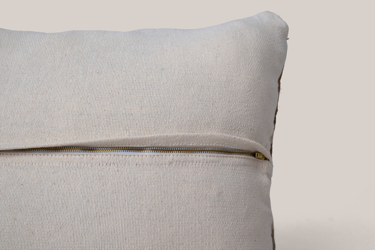 BASICS PILLOW