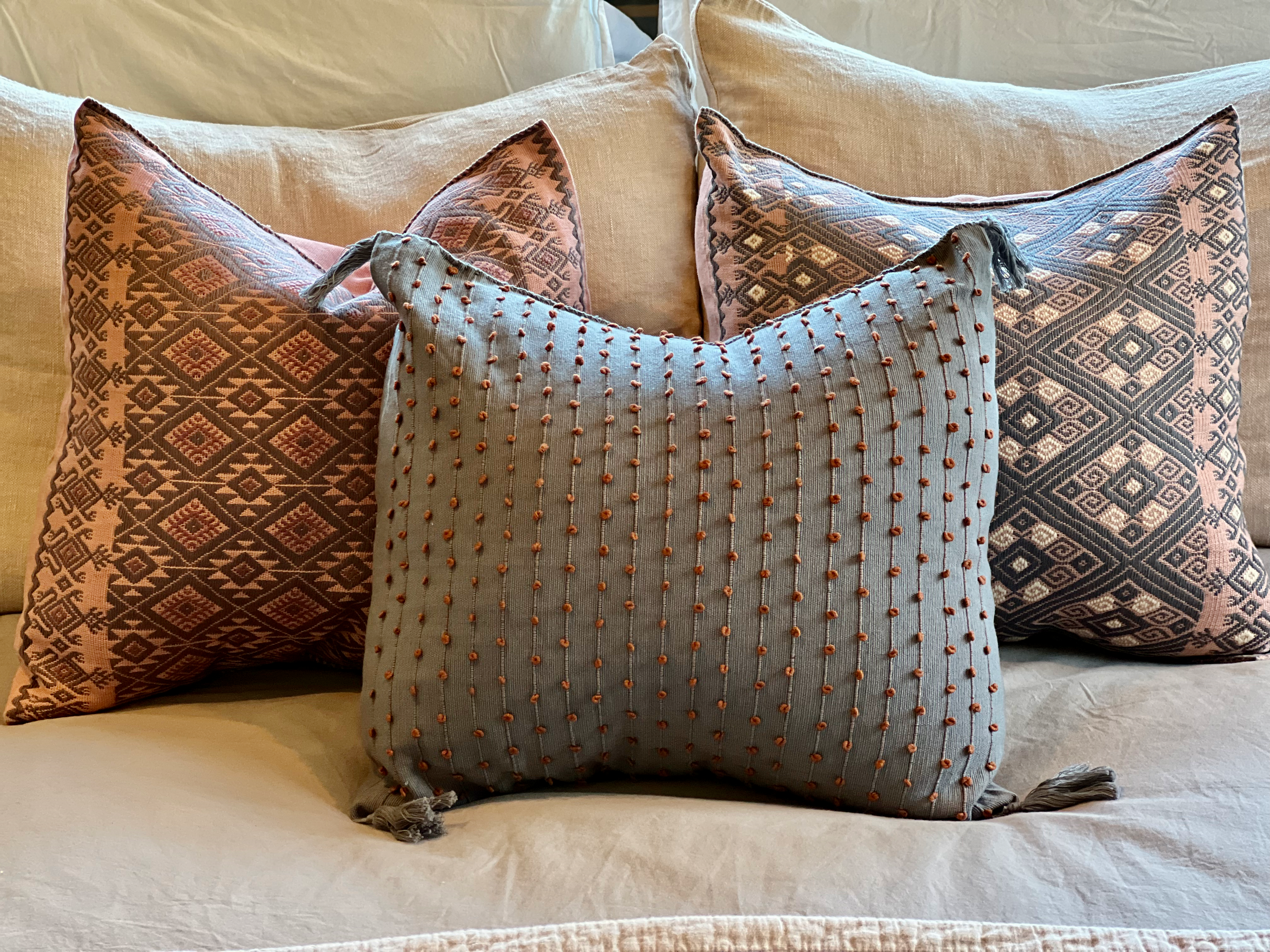 LOOM Imports -Brocade Pillow 